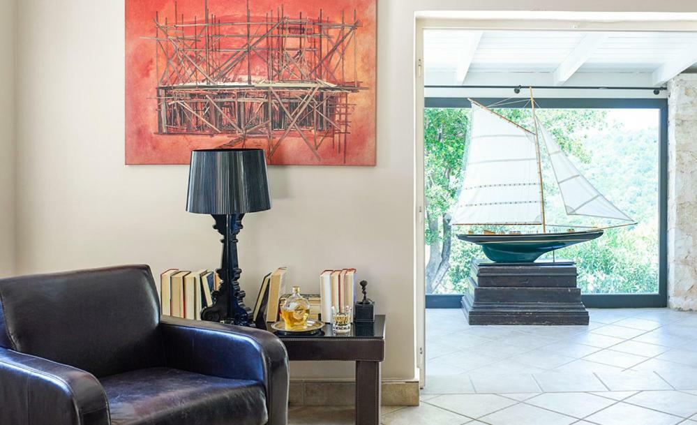 Villa Ioli- Beachfront Luxury Residence อีกูเมนิทซา ภายนอก รูปภาพ