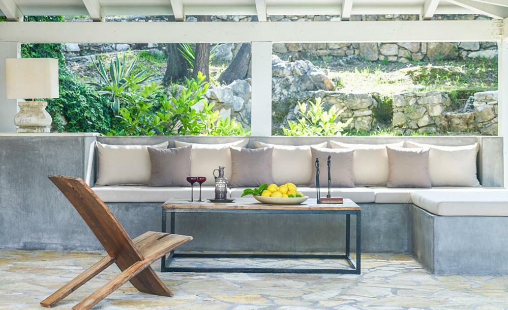 Villa Ioli- Beachfront Luxury Residence อีกูเมนิทซา ภายนอก รูปภาพ